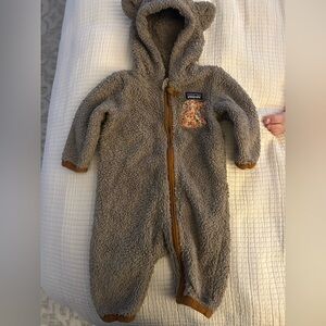 Patagonia Kids One Piece in Gray and Brown